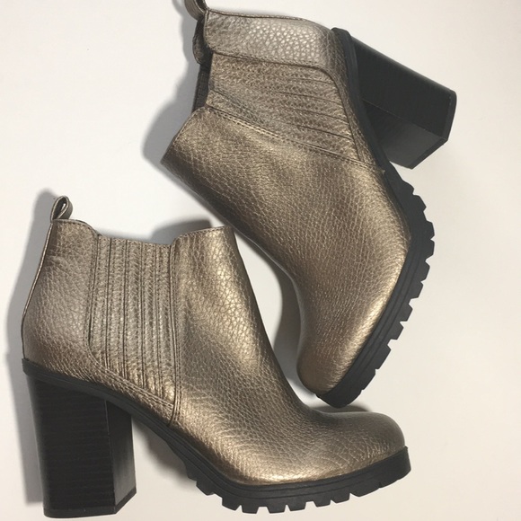 Sam & Libby Shoes - Sam & Libby Metallic Ankle Boots Sz 7.5 NWOB